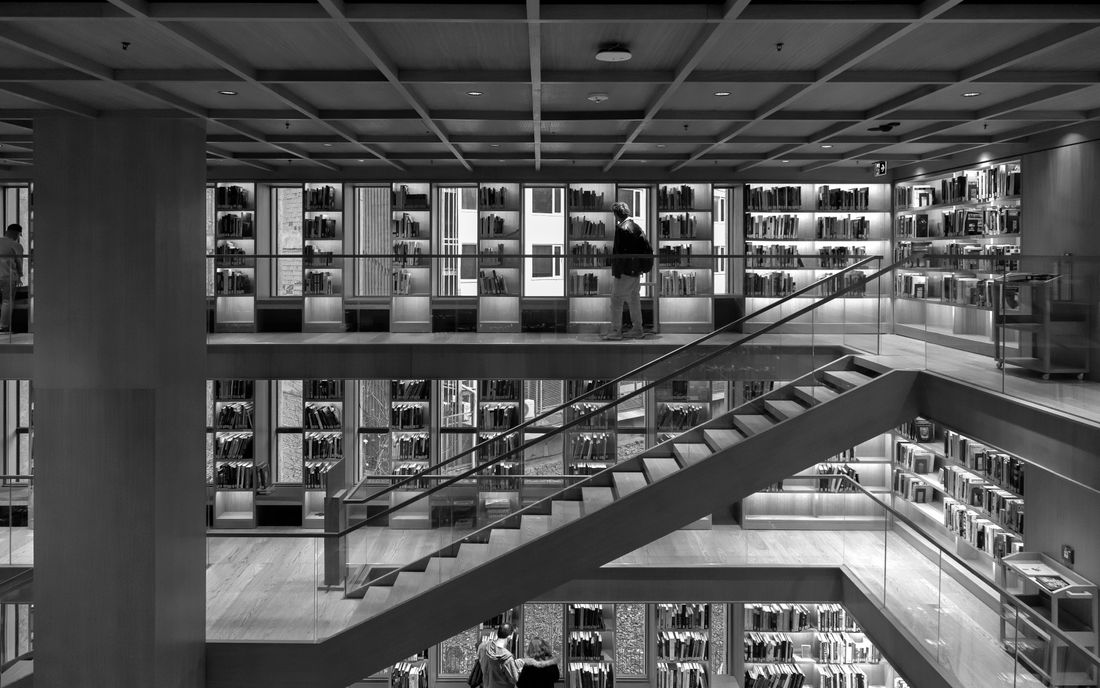 Blind counts and recounts: when to hide the book quantity